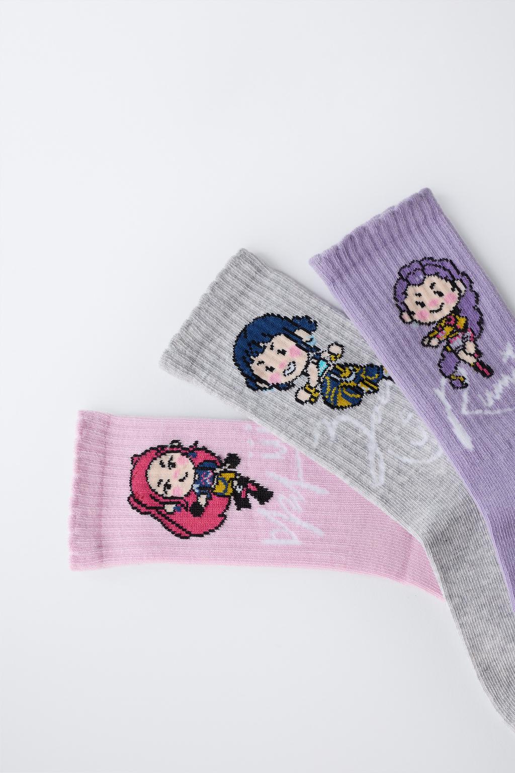 НАБОР ИЗ ТРЕХ ПАР НОСКОВ СРЕДНЕЙ ДЛИНЫ KPOP DEMON HUNTERS™ NETFLIX ©