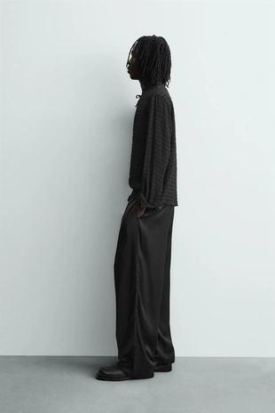 Поло из струящейся рельефной ткани- Заказать в России