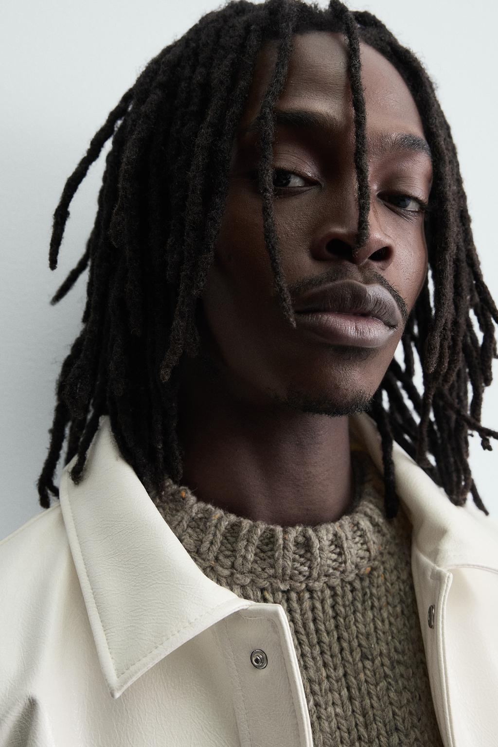 КУРТКА ИЗ БЛЕСТЯЩЕЙ ИСКУССТВЕННОЙ КОЖИ