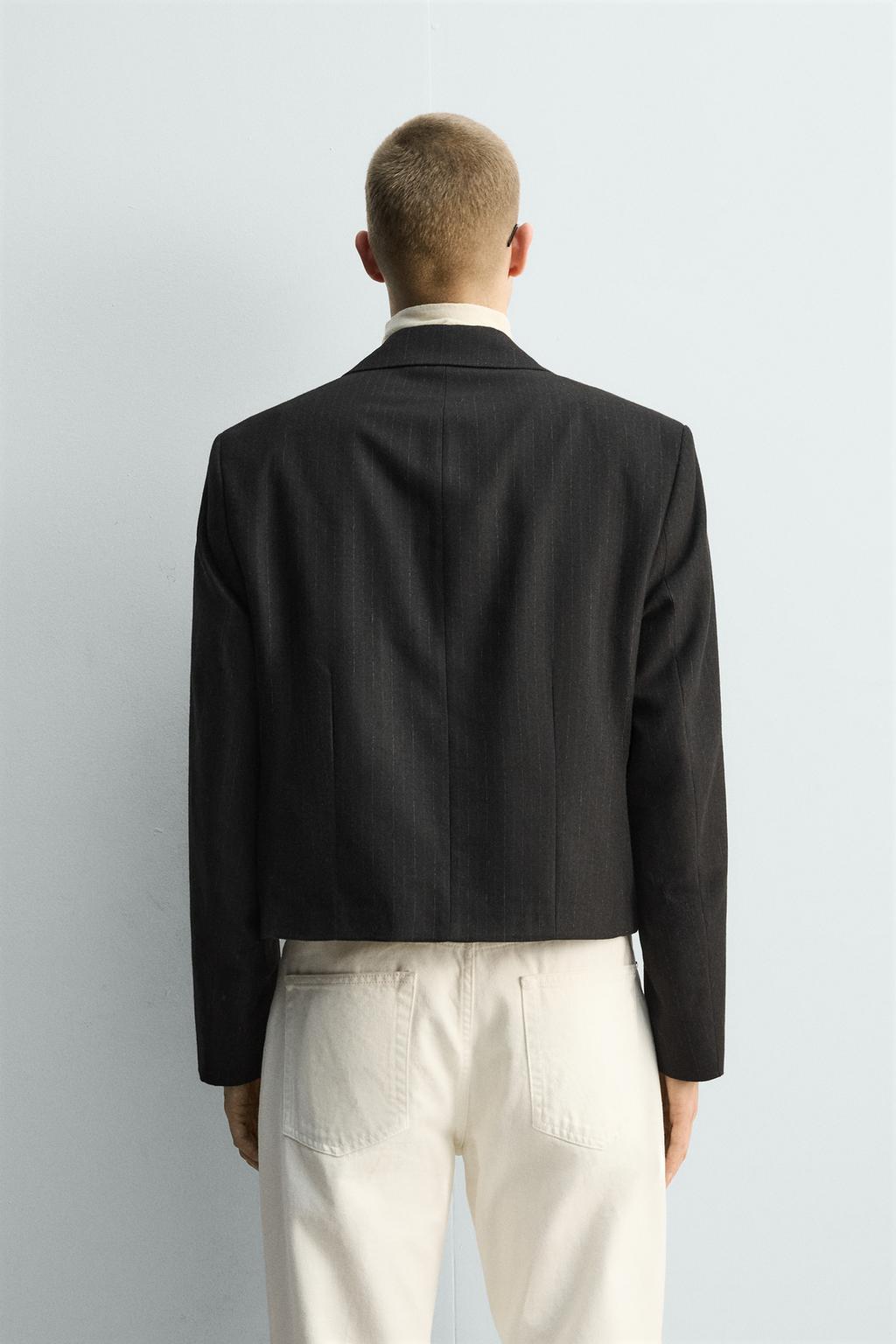 УКОРОЧЕННЫЙ БЛЕЙЗЕР В ТОНКУЮ ПОЛОСКУ