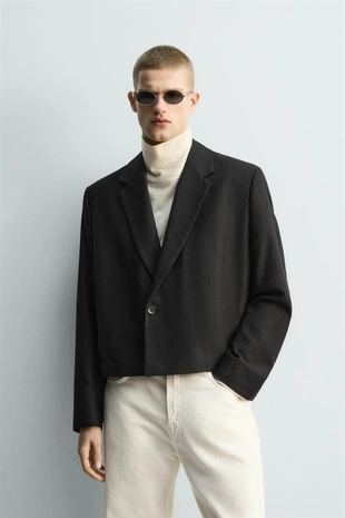 Укороченный блейзер в тонкую полоску- Заказать в России