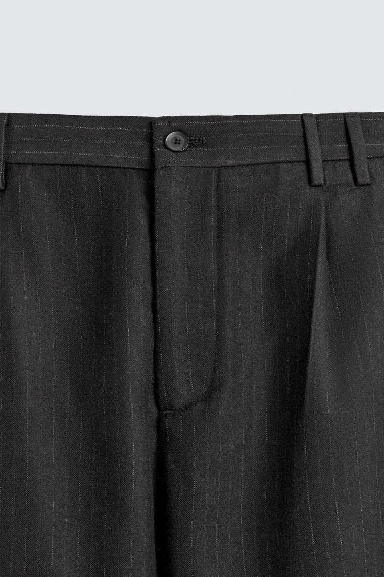 Брюки в полоску с передними складками