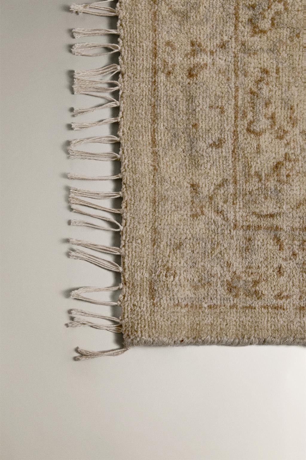 Шерстяной ковер с цветочным принтом