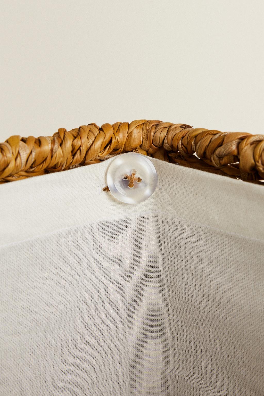 Плетеная корзина для белья