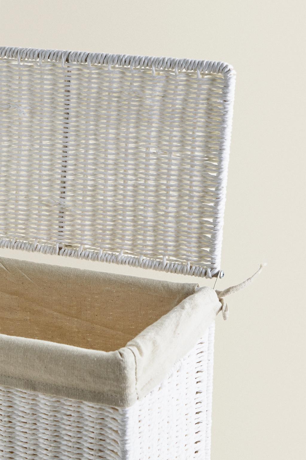 Плетеная корзина для белья с тканевой подкладкой