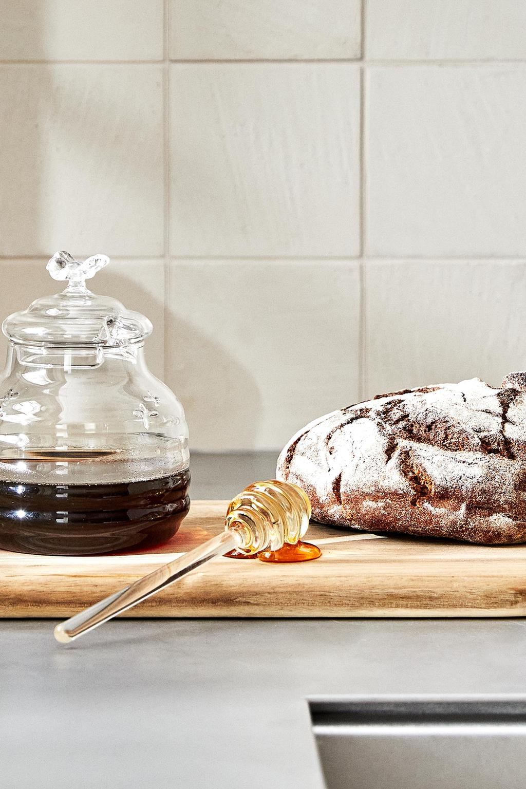 Банка для меда из боросиликатного стекла с рисунком пчелы на крышке