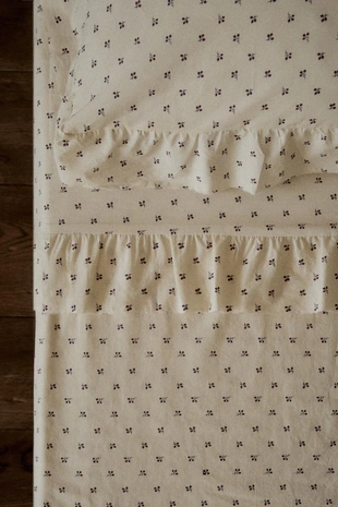 Детское простынное полотно с оборками и цветочным принтом- Заказать в России