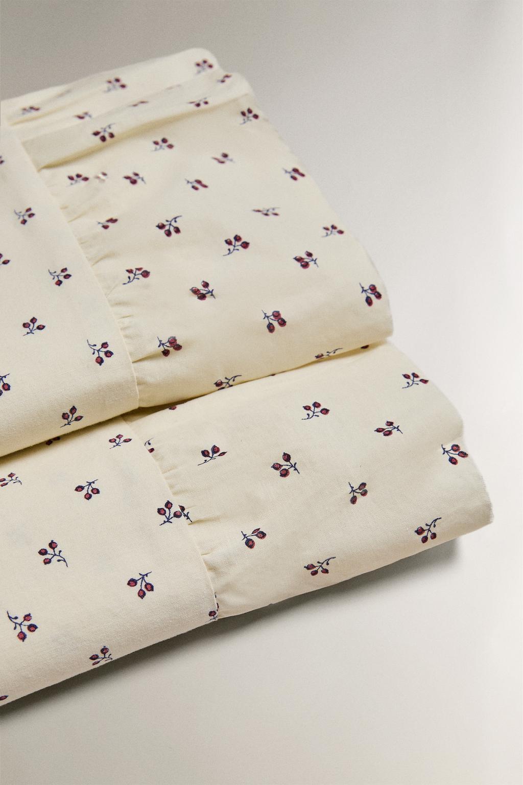 Детское простынное полотно с оборками и цветочным принтом