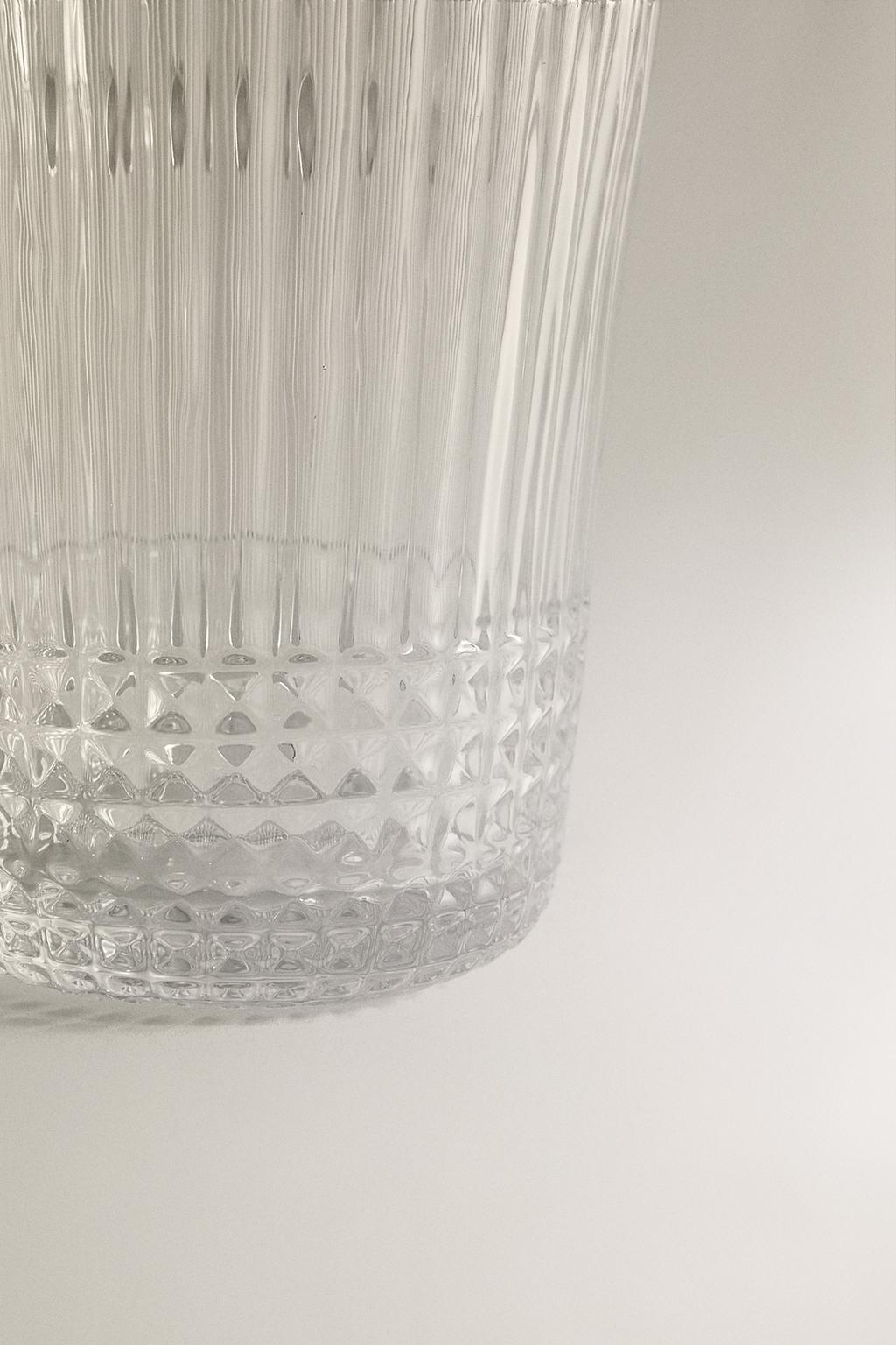 Стеклянный кружка с объемным геометрическим дизайном