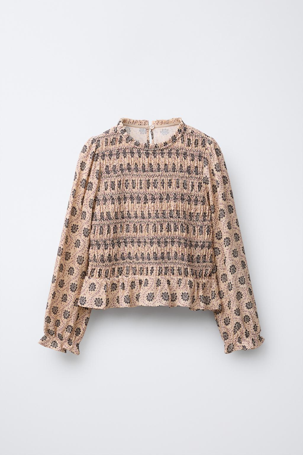 ТОП С ЭЛАСТИЧНЫМИ ДЕТАЛЯМИ И ПРИНТОМ