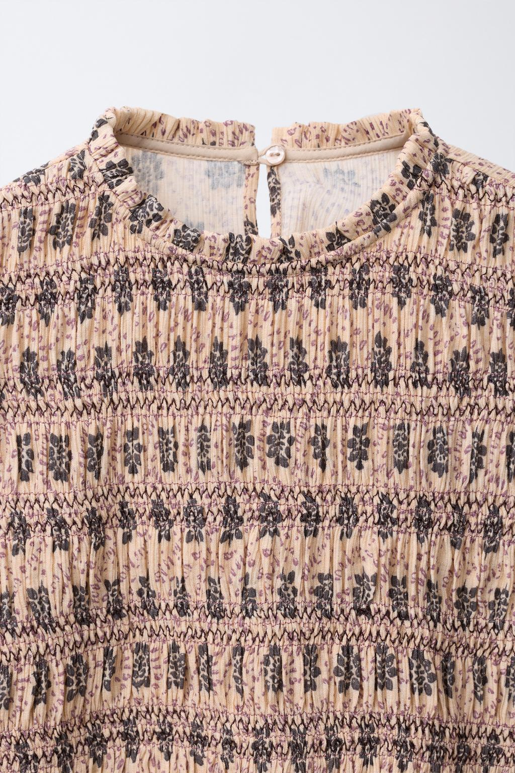 ТОП С ЭЛАСТИЧНЫМИ ДЕТАЛЯМИ И ПРИНТОМ