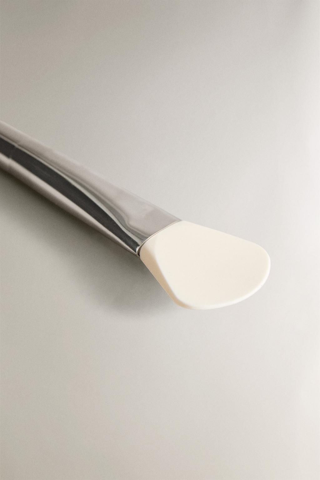 Кисть для нанесения масок на лицо