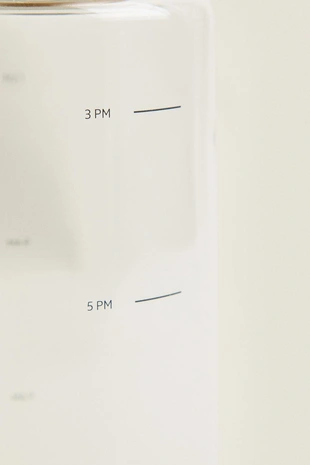 Бутылка из боросиликатного стекла с дубовой крышкой- Заказать в России