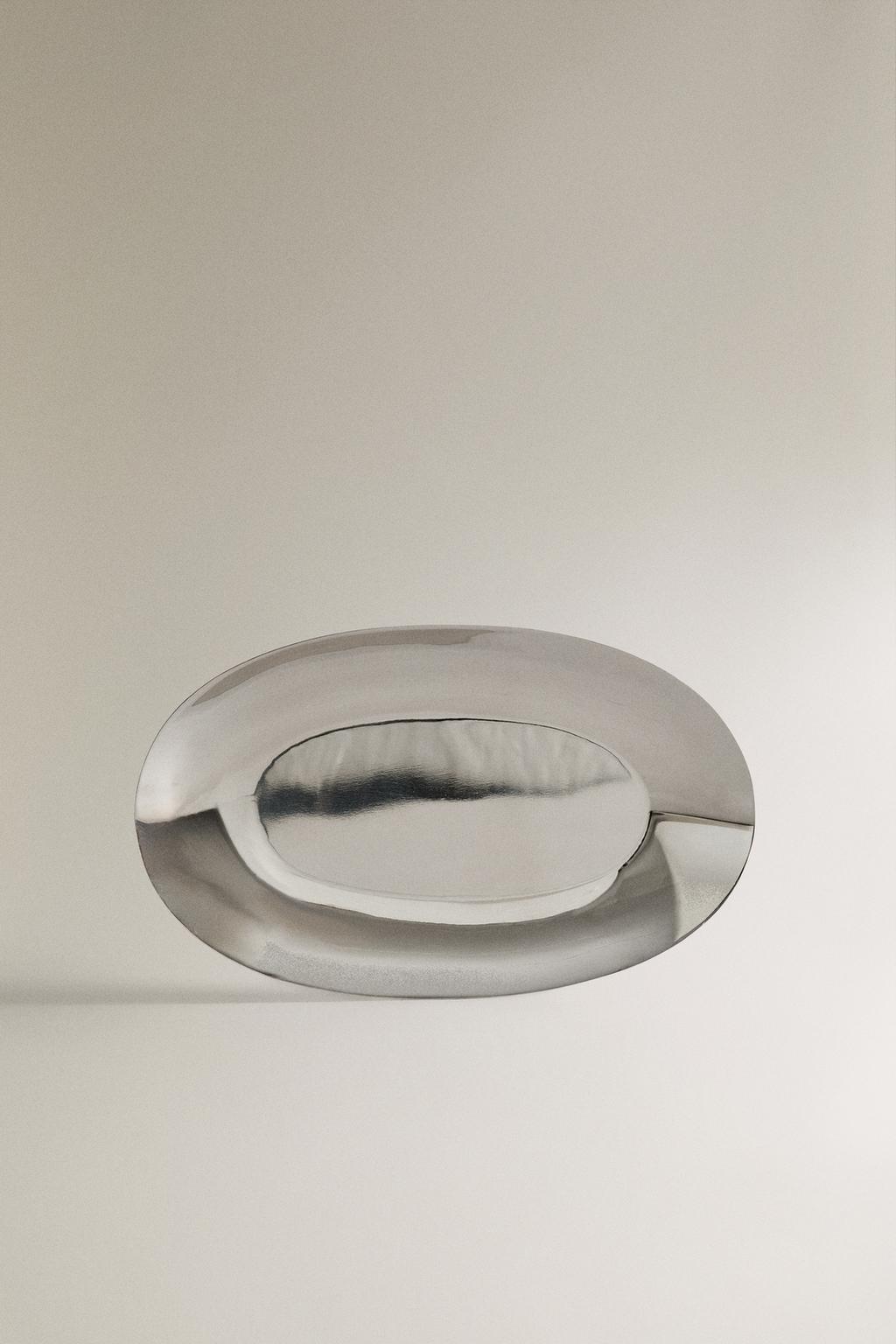 Блестящий металлический поднос для ванной