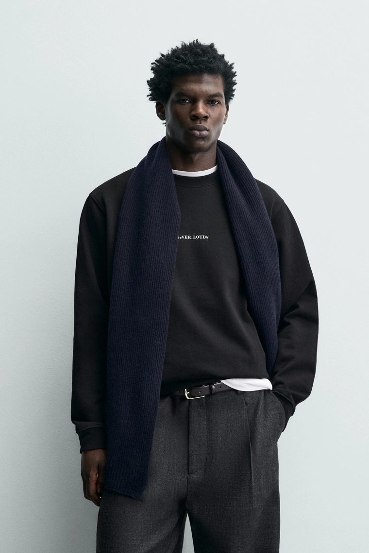 Свитшот с принтом и надписью в регулярном крое