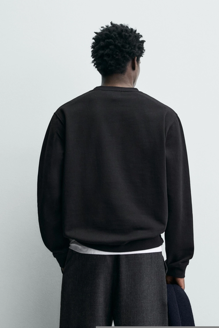 Свитшот с принтом и надписью в регулярном крое