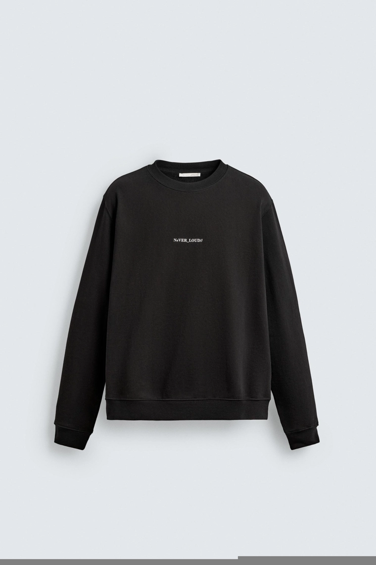 Свитшот с принтом и надписью в регулярном крое