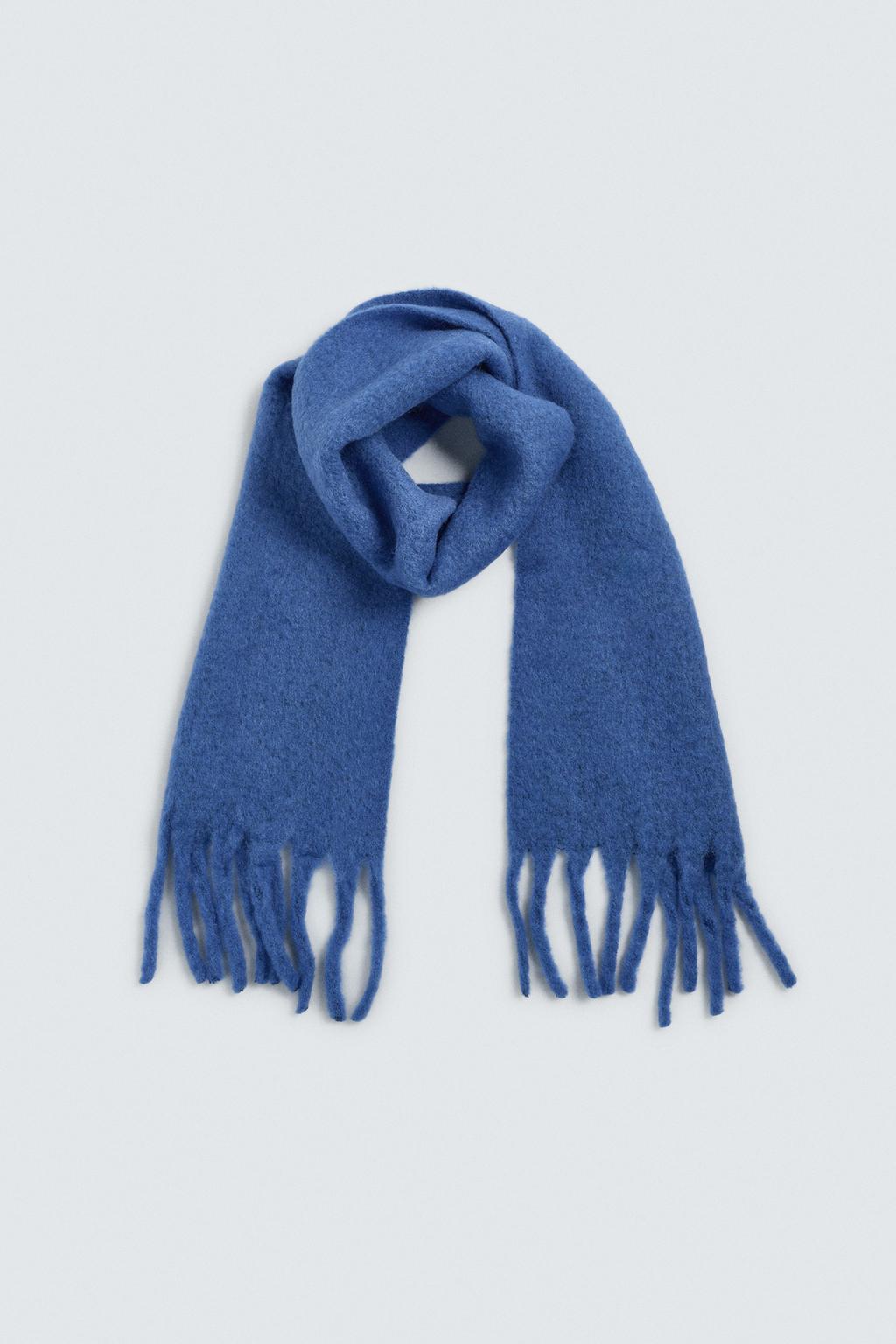 ШАРФ ИЗ РЕЛЬЕФНОЙ ТКАНИ С БАХРОМОЙ