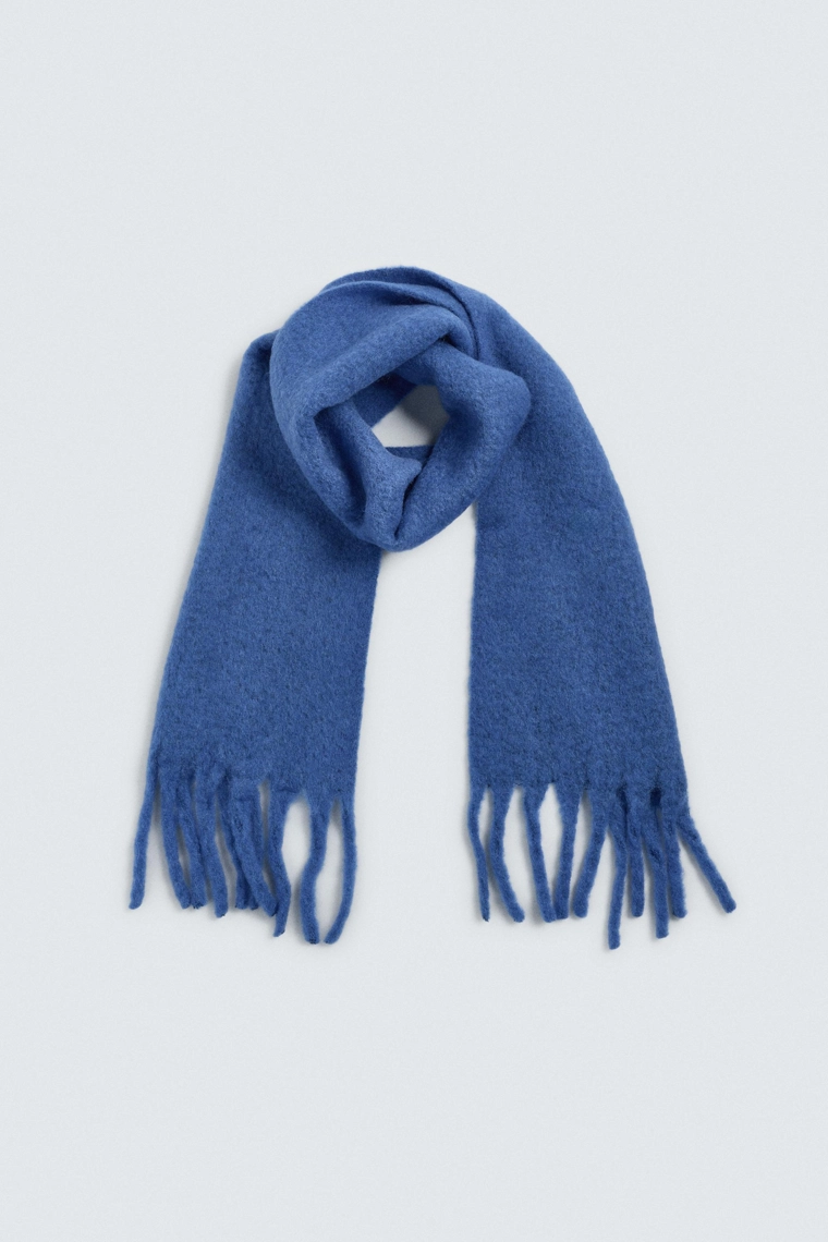 Шарф с начесом и бахромой из ткани с мягкой фактурой