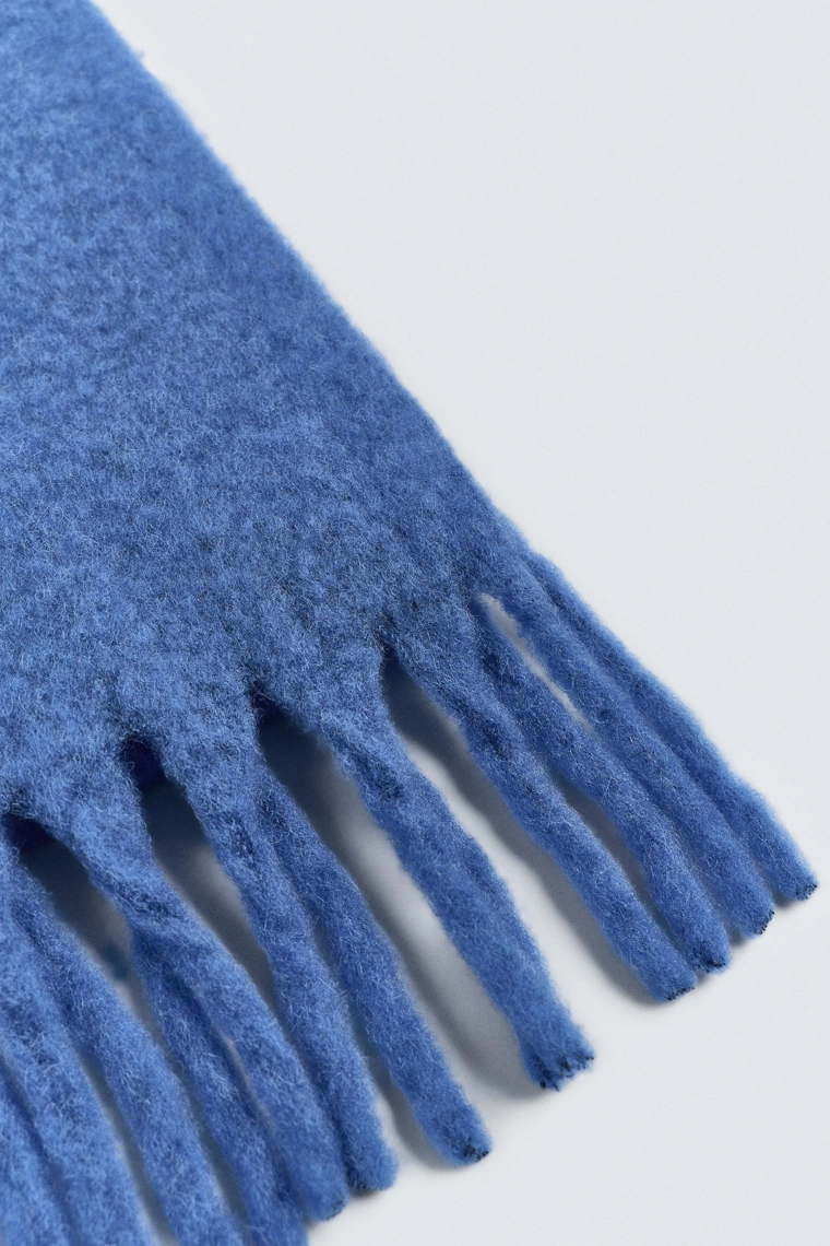 Шарф с начесом и бахромой из ткани с мягкой фактурой