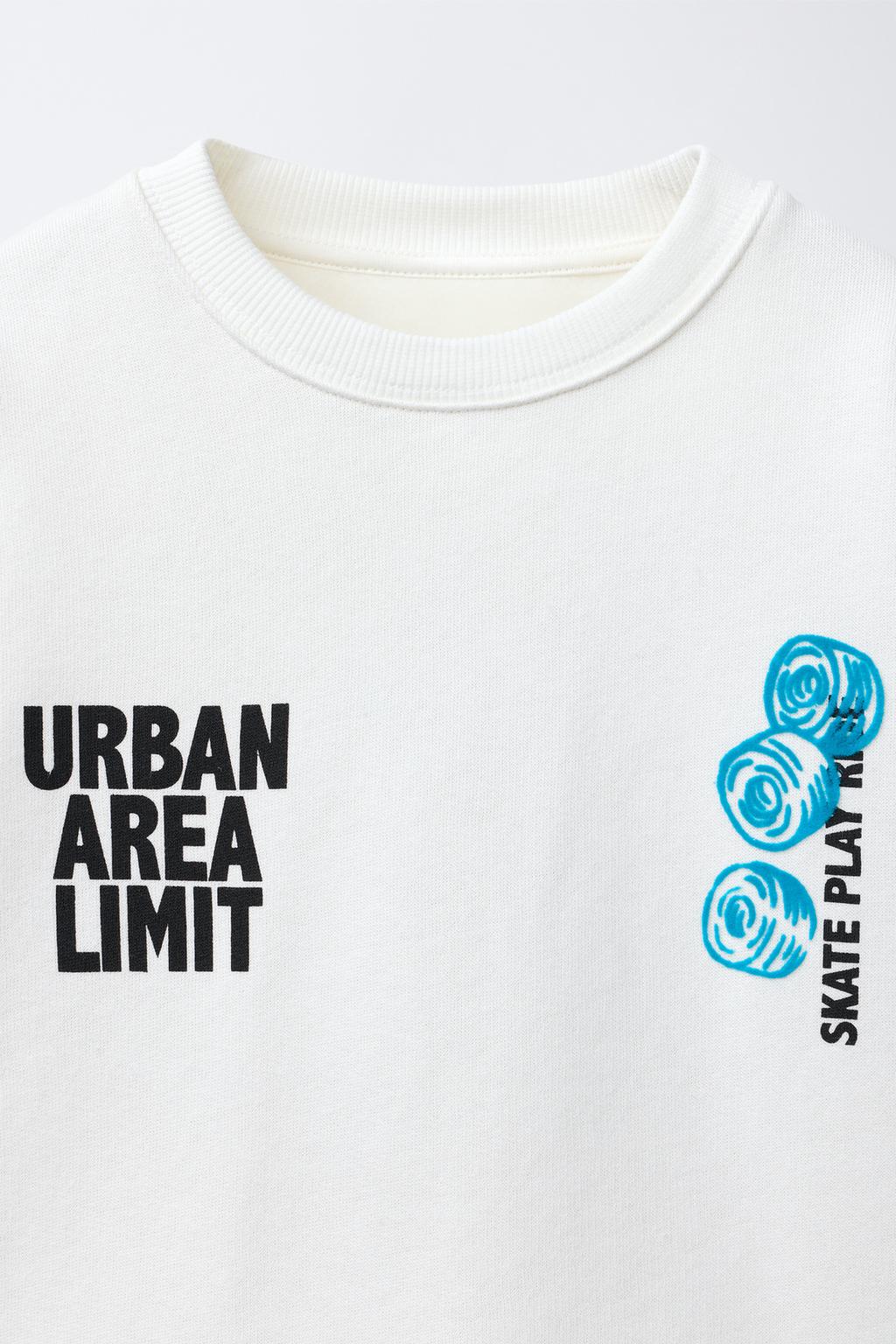 ТОЛСТОВКА С РЕЛЬЕФНОЙ НАДПИСЬЮ