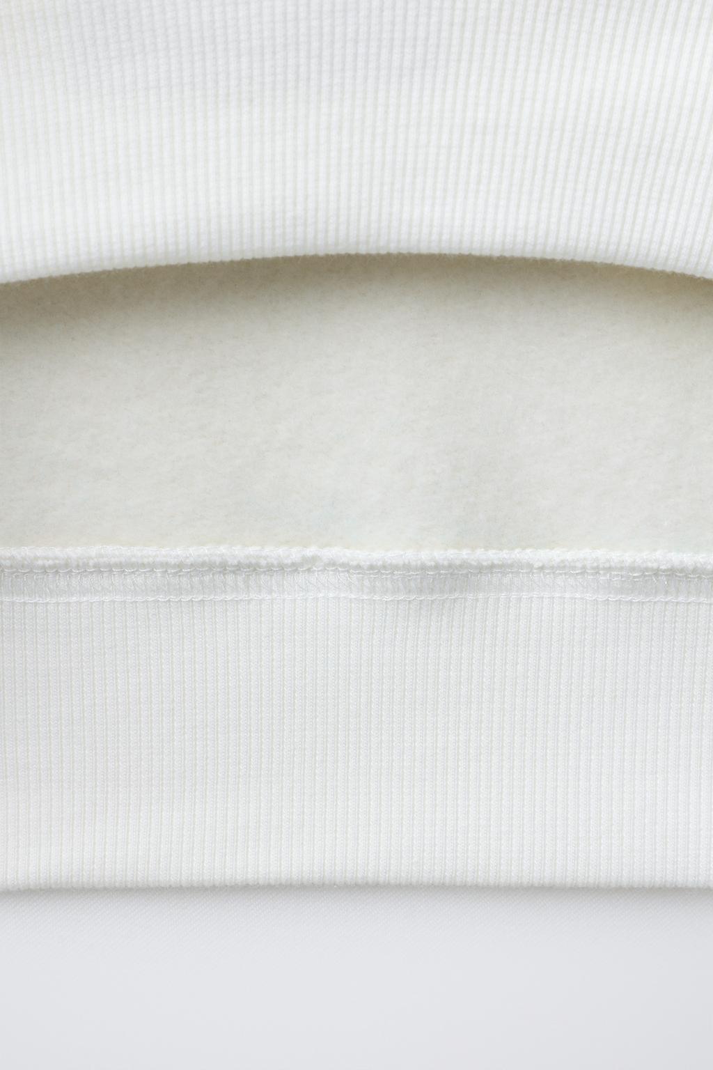 ТОЛСТОВКА С РЕЛЬЕФНОЙ НАДПИСЬЮ