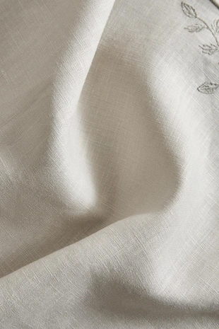 Плетеная скатерть из льна с вышитыми растениями- Заказать в России