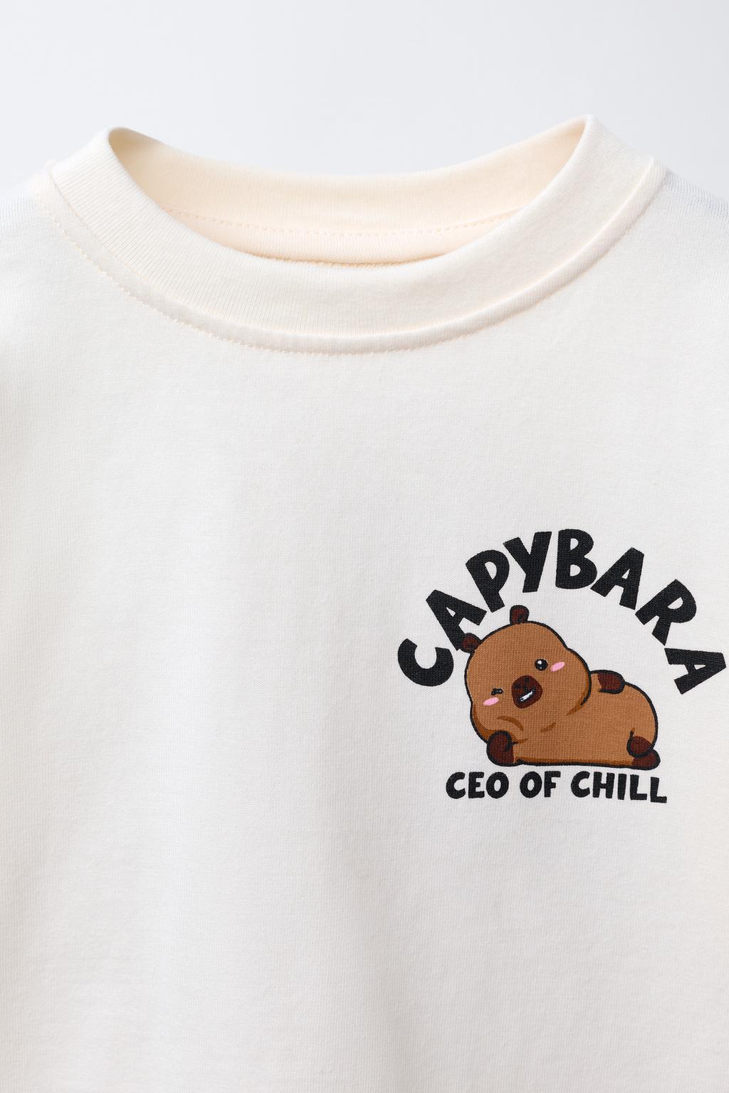 ФУТБОЛКА С ПРИНТОМ «КАПИБАРА КАПИФАН» ©