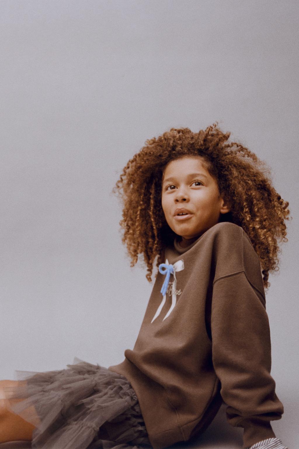 ТОЛСТОВКА С НАДПИСЬЮ И БАНТОМ