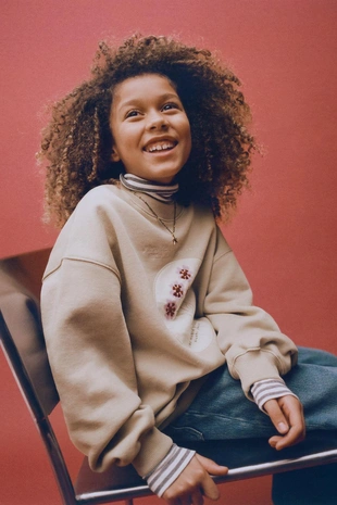 Толстовка с вышитой нашивкой- Заказать в России