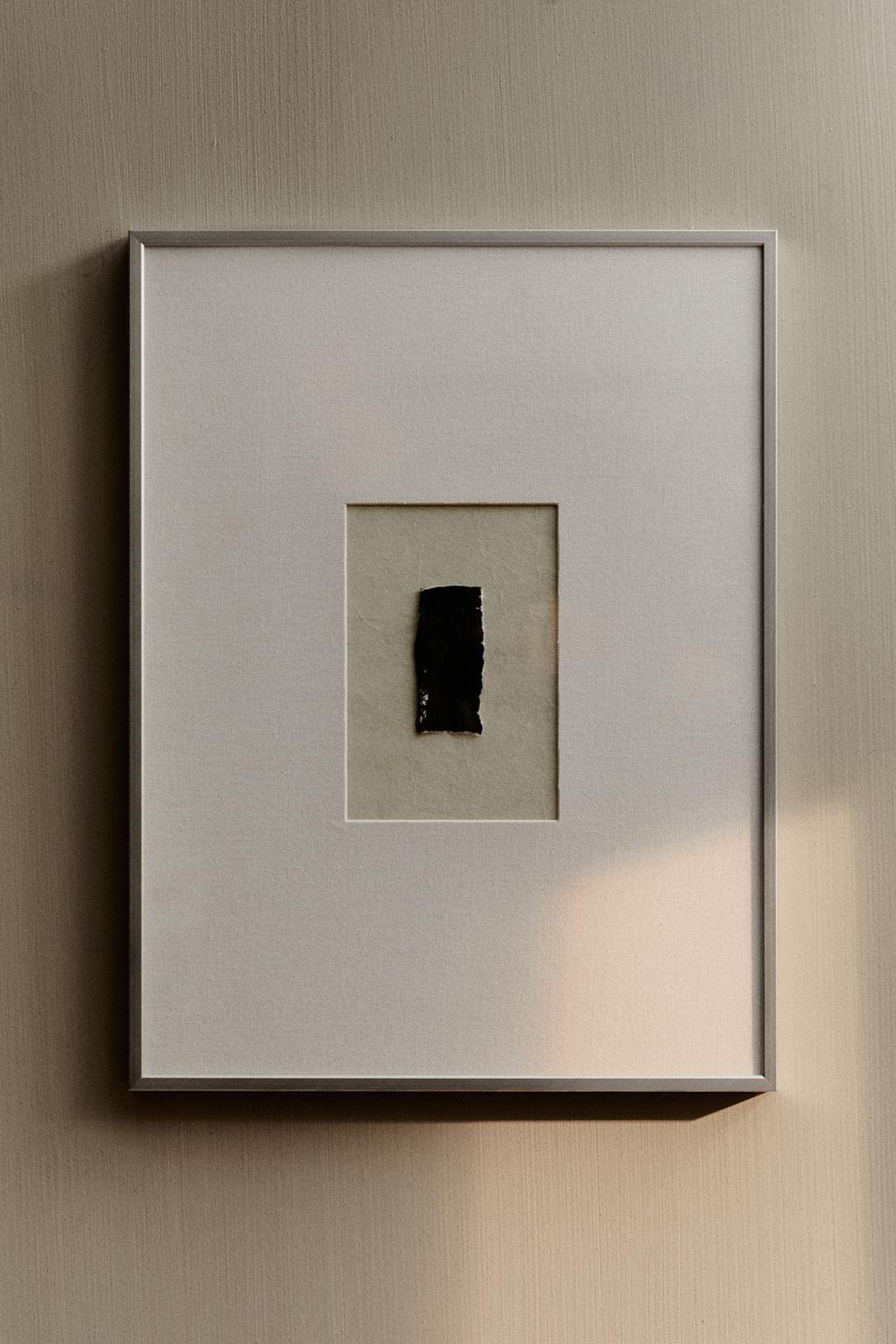 Серебристая металлическая рамка для фотографий