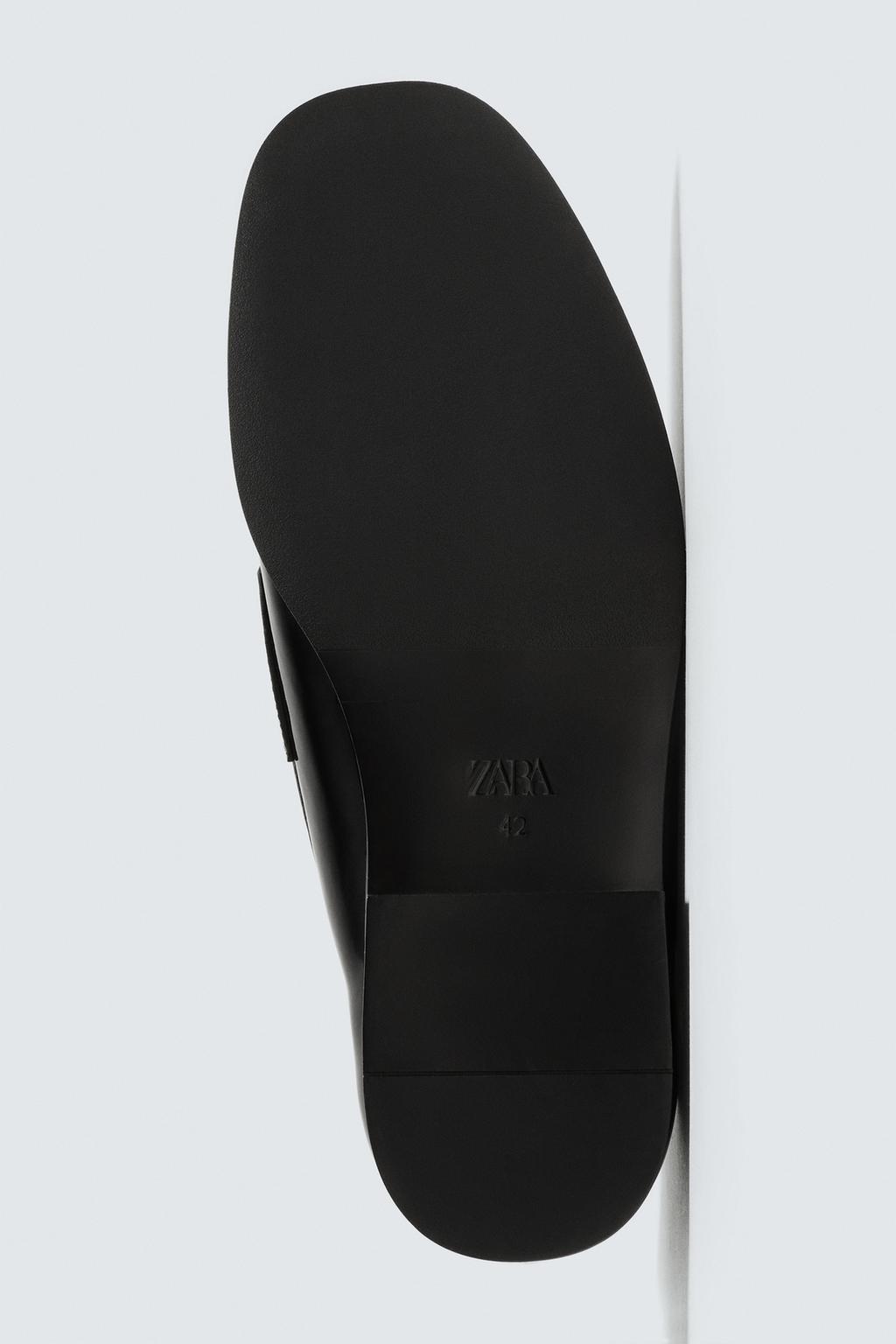 ЛАКИРОВАННЫЕ ЛОФЕРЫ С КИСТОЧКАМИ