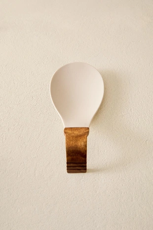 Подставка для ложки из силикона с деревянной ручкой- Заказать в России