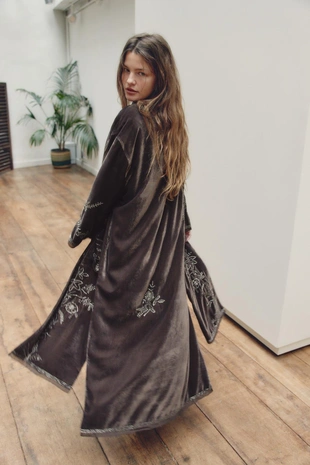 Бархатное кимоно с бусинами. ограниченная серия- Заказать в России