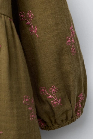 Платье с вышитыми цветами- Заказать в России