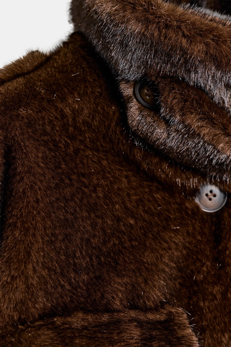 Короткая бомбер-куртка с искусственным мехом