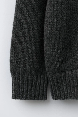 Джемпер с узором из войлока и вышитыми сердцами оленей- Заказать в России