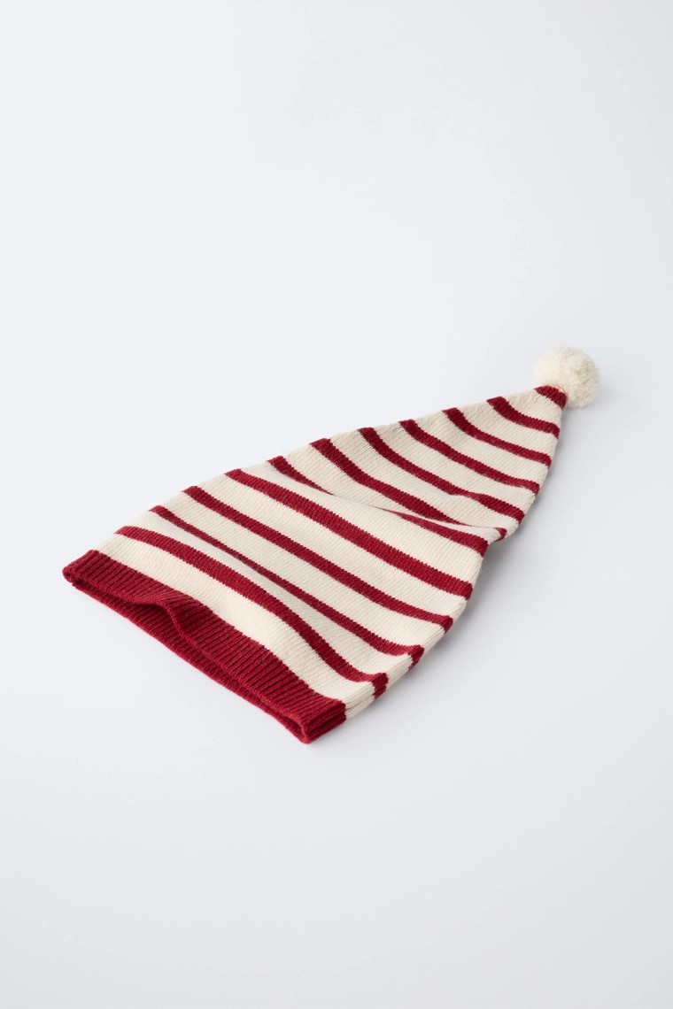 Вязаная шапка с помпоном и добавлением шерсти