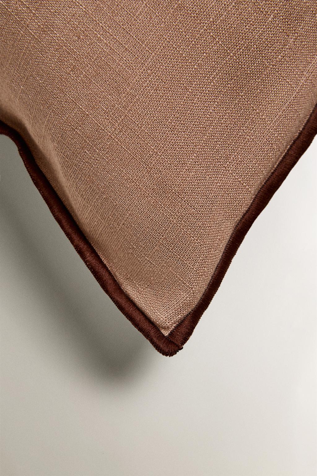 Наволочка с контрастным оверлоком