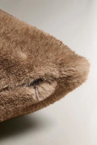 Чехол для подушки с искусственным мехом- Заказать в России