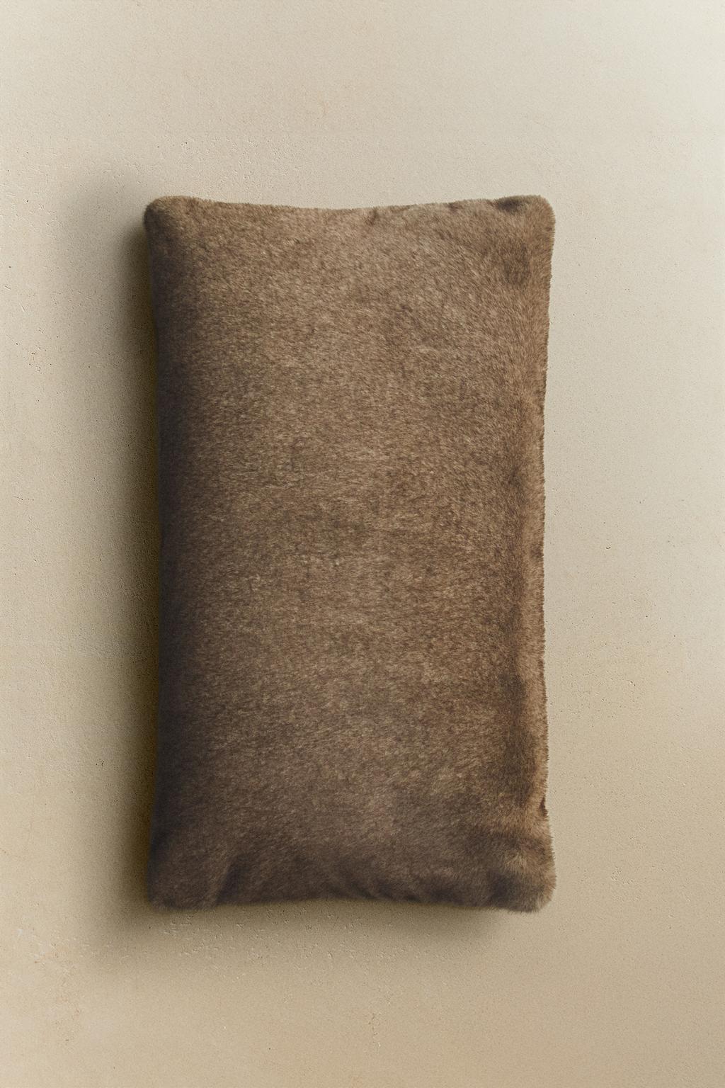 Чехол для подушки с искусственным мехом