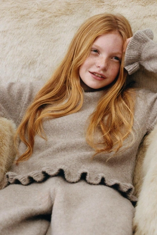 Вязаный джемпер с воланами- Заказать в России