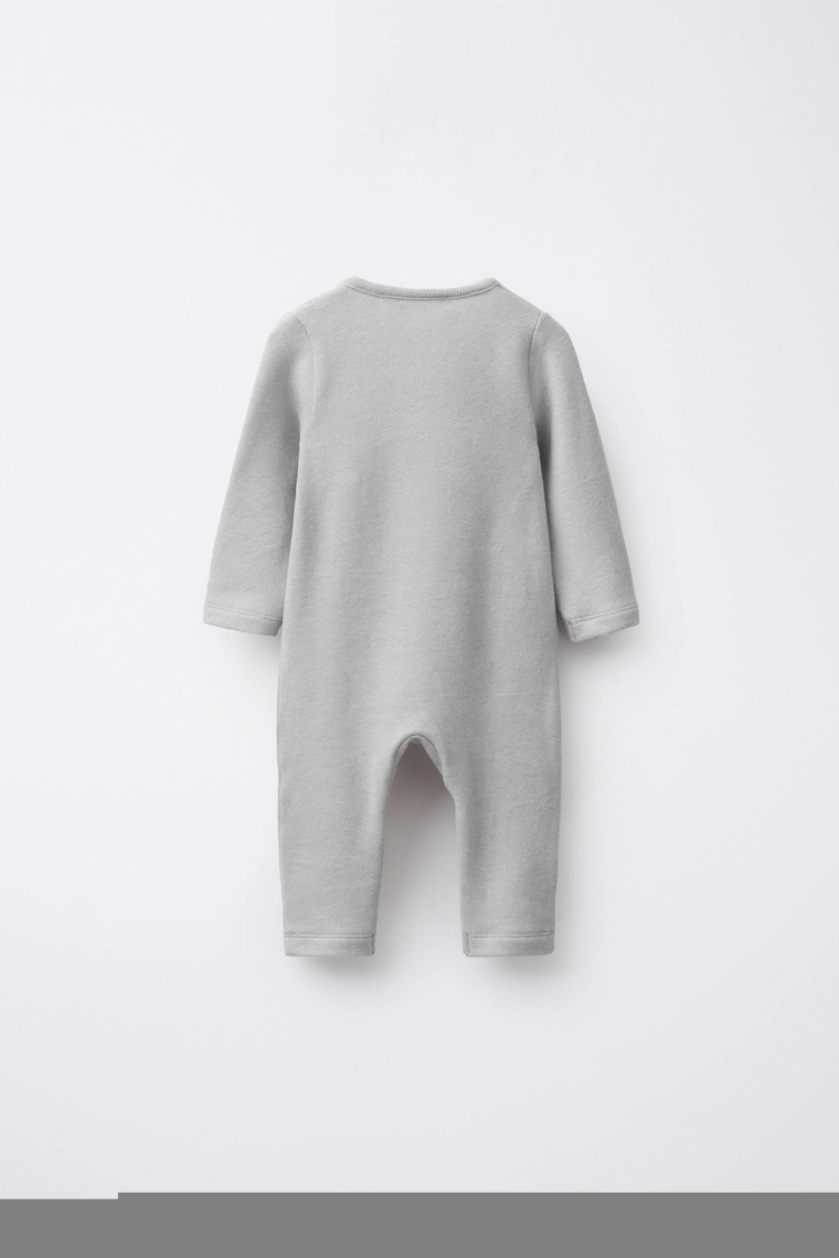 Комбинезон из мягкого материала с завязками