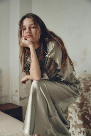 Атласное платье с кружевом- Заказать в России