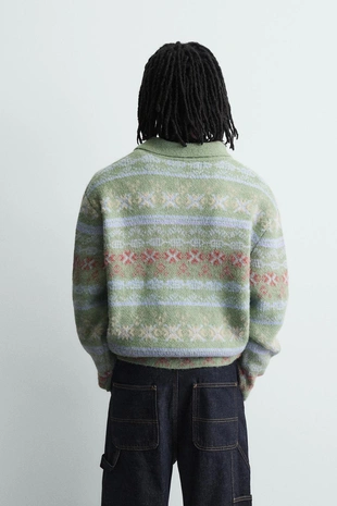 Поло из жаккардового трикотажа с геометрическим узором и текстурой- Заказать в России