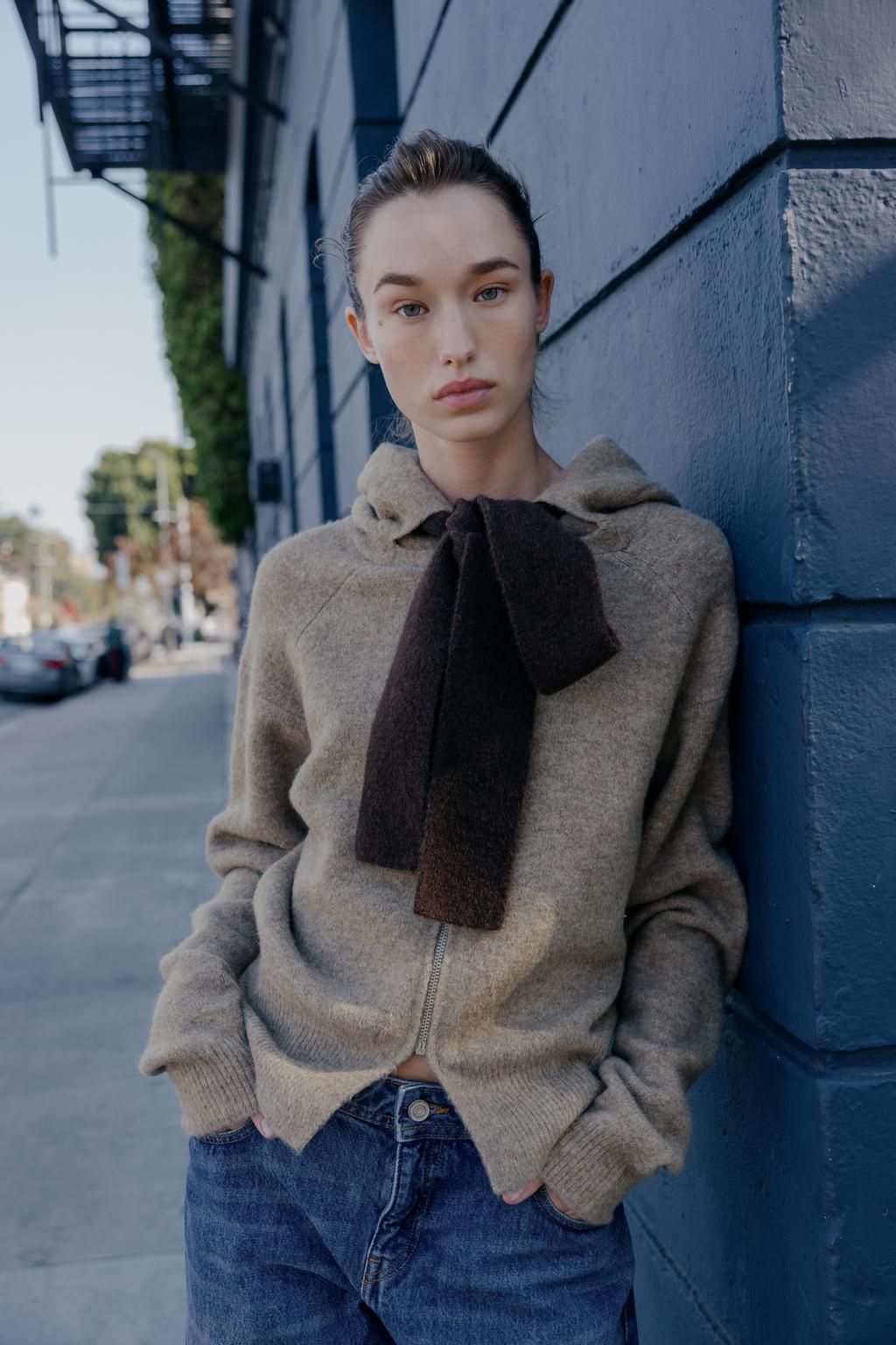 КАРДИГАН С КАПЮШОНОМ И ЗАВЯЗКАМИ