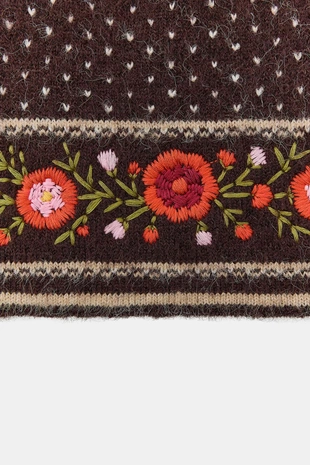 Шапка бини в горошек с вышивкой в виде цветов- Заказать в России