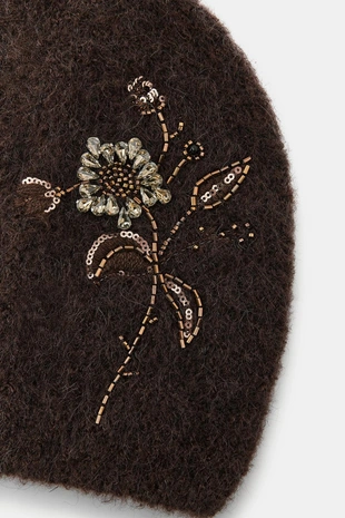 Шапка бини с цветочным узором и бусинами- Заказать в России