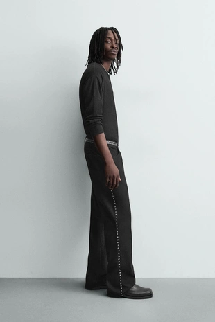 Джинсы FLARE FIT с заклепками- Заказать в России