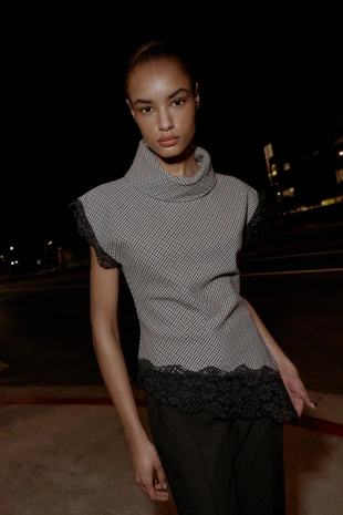 Топ с узором «гусиная лапка» и кружевом- Заказать в России